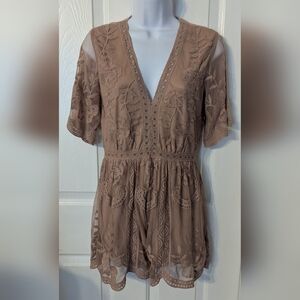 Honey Punch Elegant Lace V-Neck Dress Sz: S